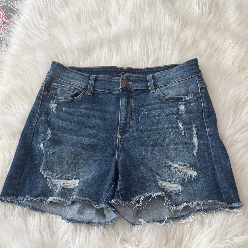 Judy Blue Frayed Hem Distressed Denim Shorts - Dark Blue